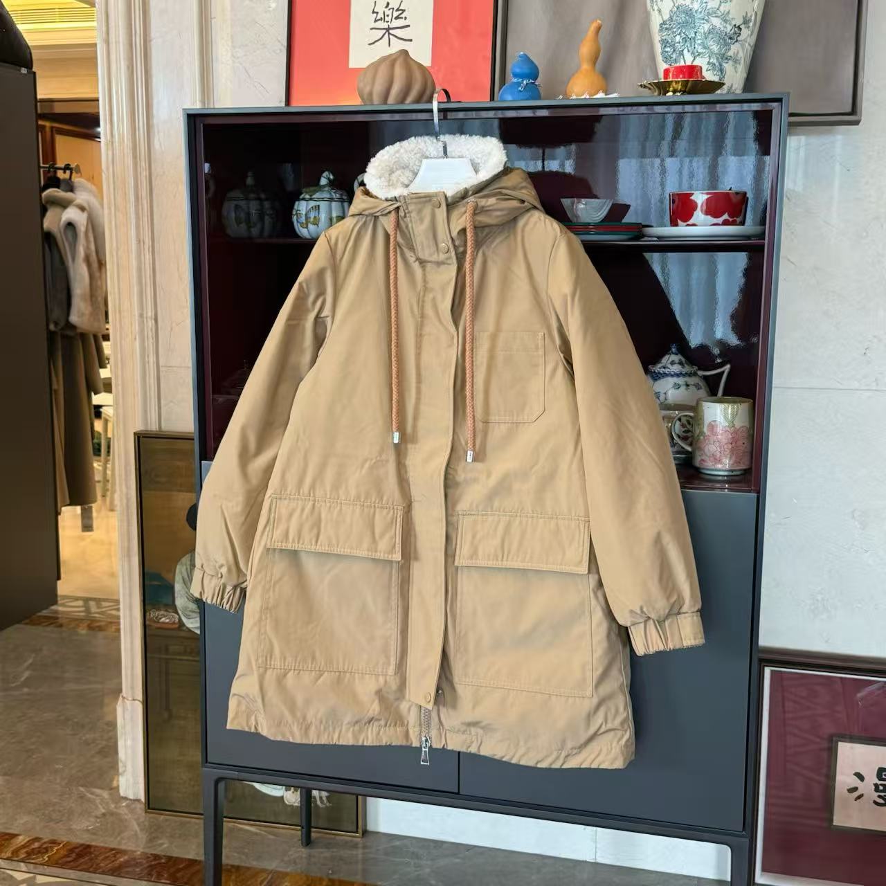 《派克服》MYL 2025秋冬新品锦纶卡其色羽绒服连帽宽松中长款外套