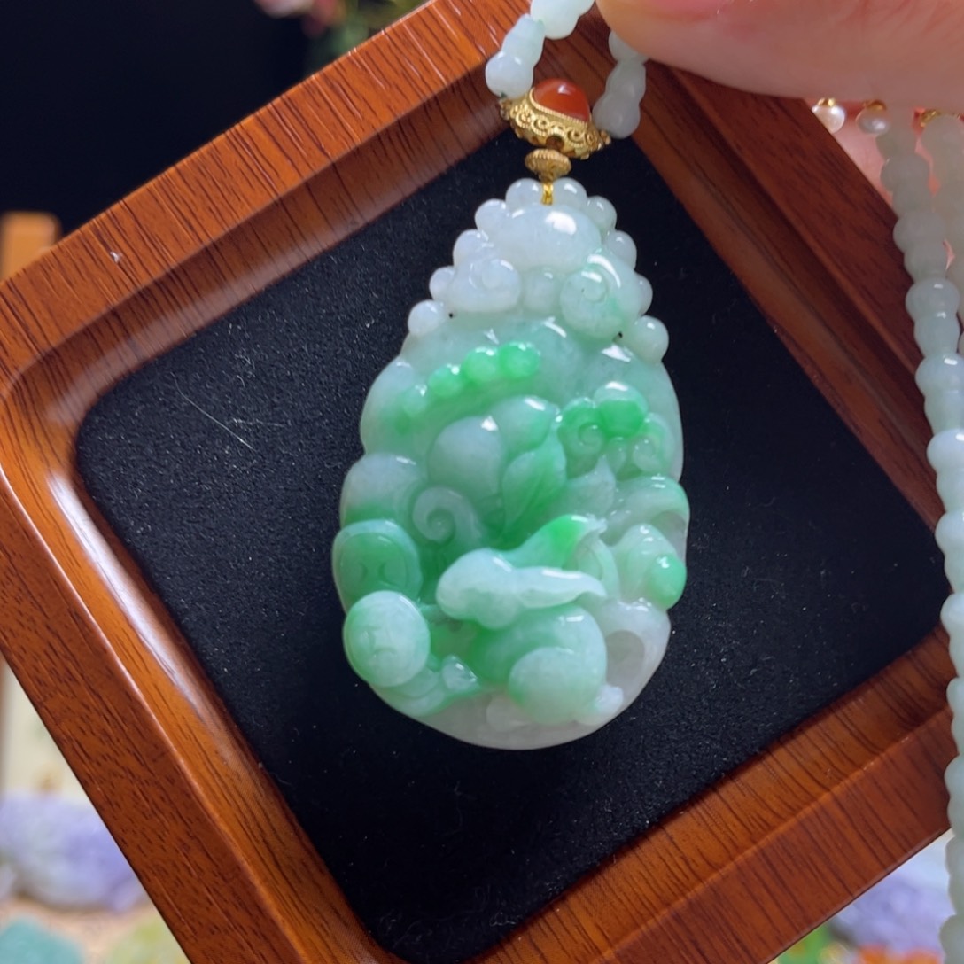 翡翠颈饰未镶嵌兔子