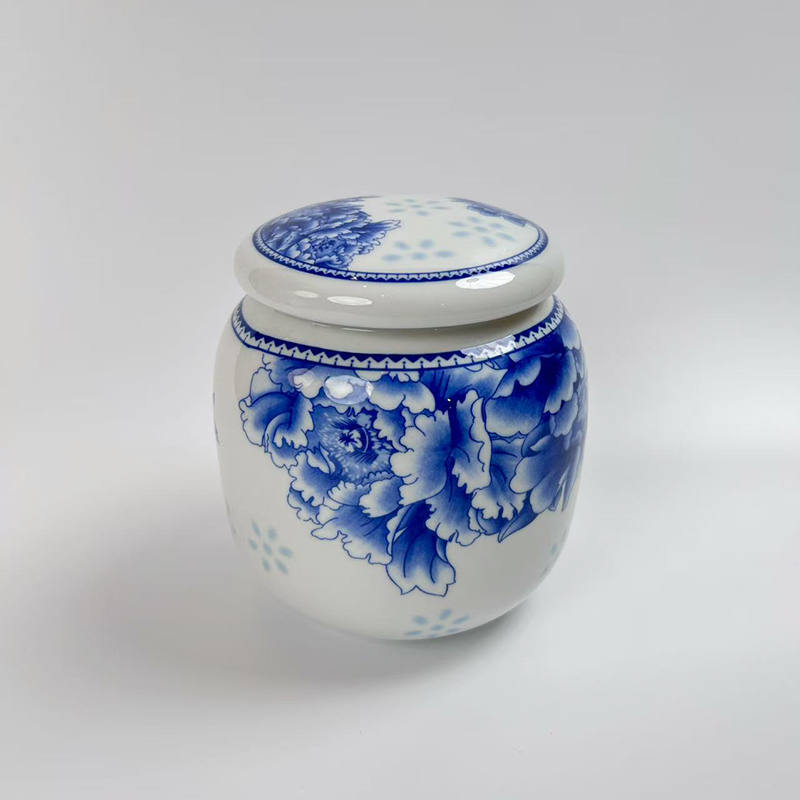 白瓷青花牡丹茶叶罐