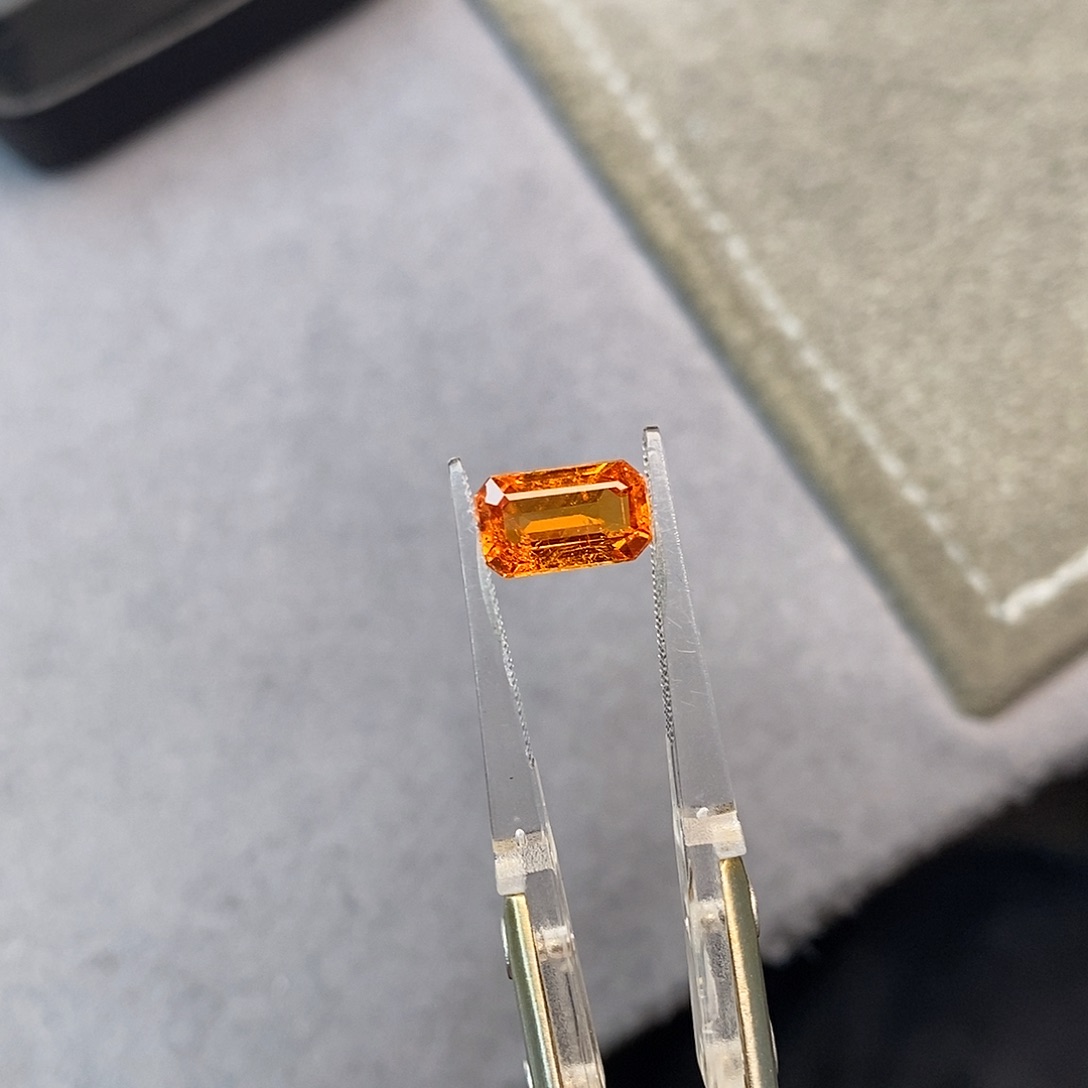 石榴石（芬达石）珠宝半成品未镶嵌2.95ct 