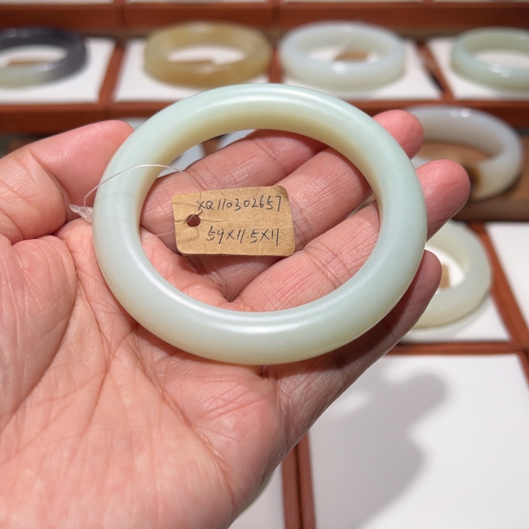 和田玉手镯未镶嵌茉*