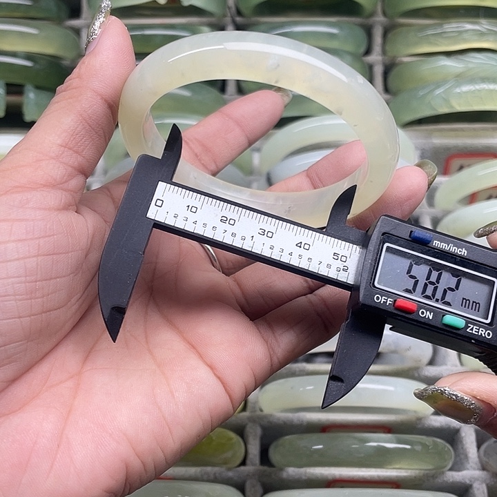 蛇纹石玉未镶嵌手镯151