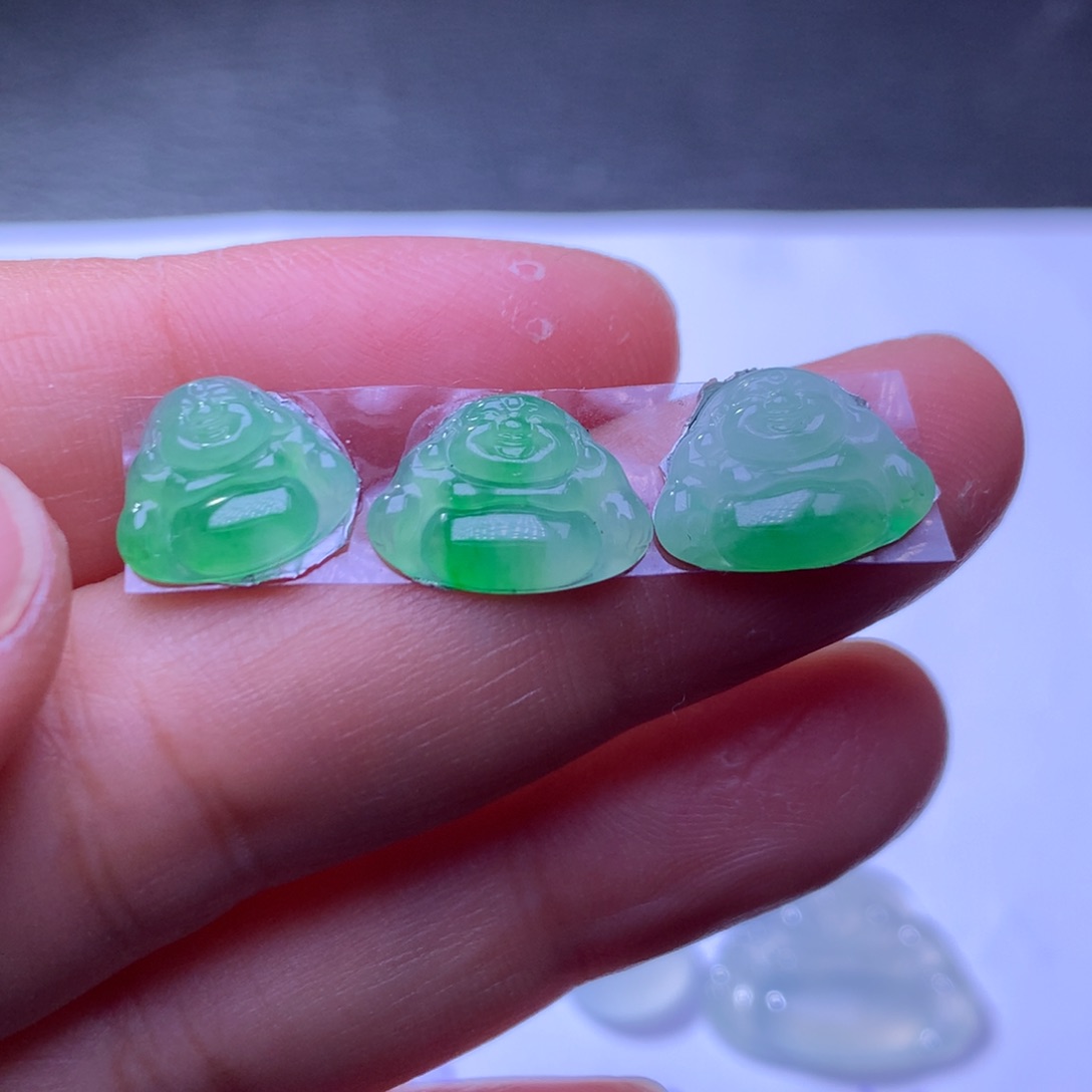 翡翠颈饰未镶嵌佛