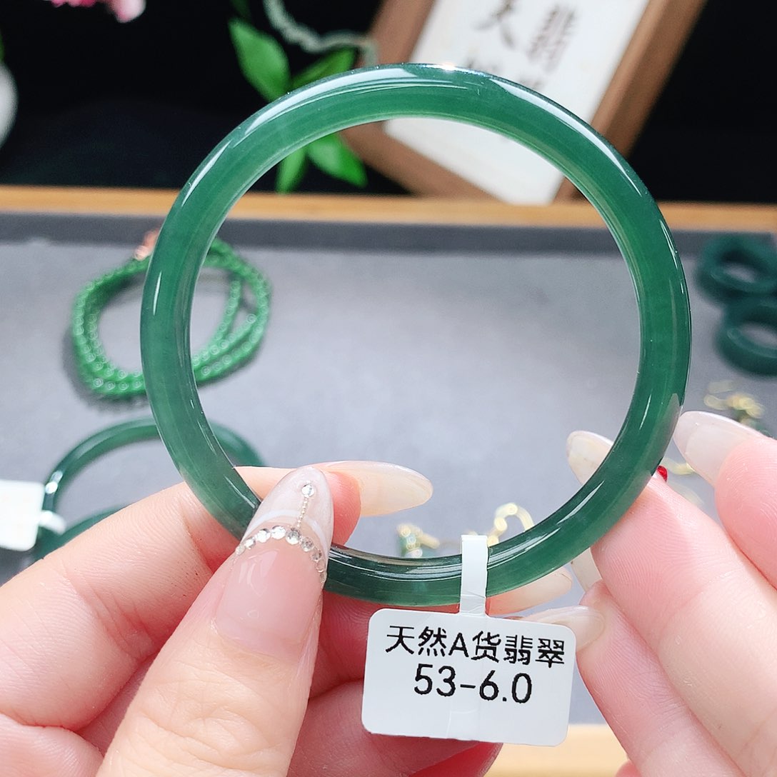 翡翠手镯（圆镯）未镶嵌