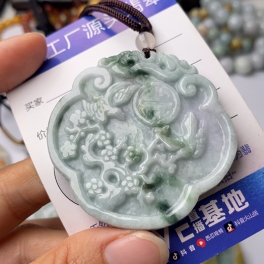 翡翠颈饰未镶嵌翡翠