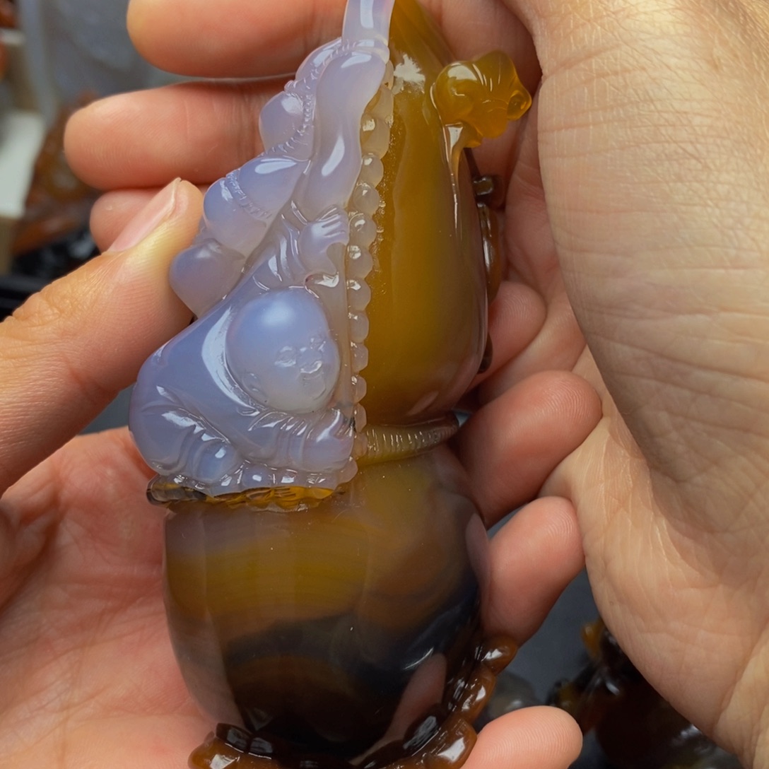 玛瑙/玉髓手把件未镶嵌老*