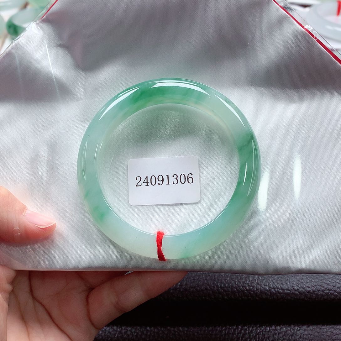 翡翠手镯未镶嵌天然A货翡翠手镯