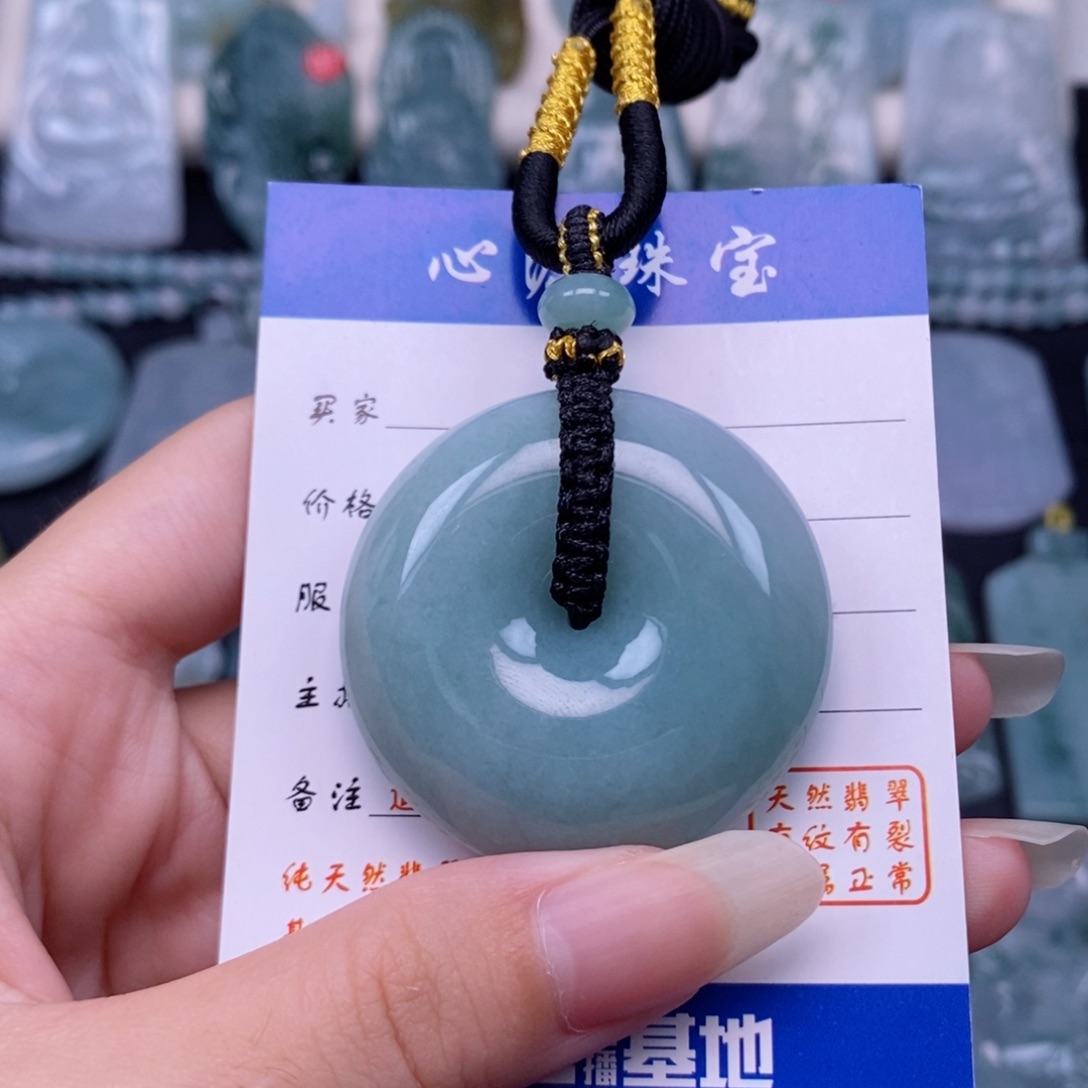 颈饰未镶嵌翡翠平安扣