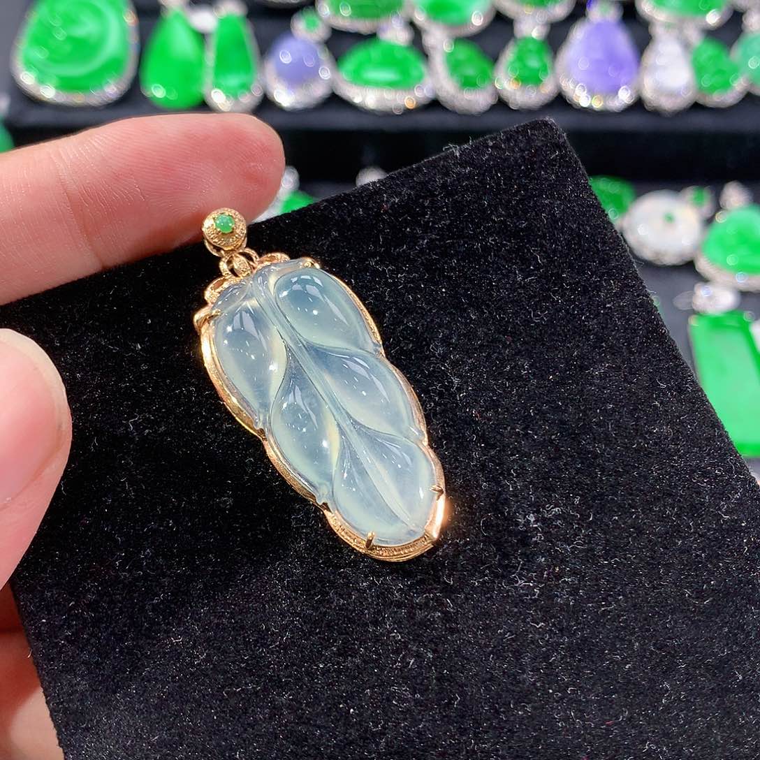 翡翠18K金镶嵌颈饰