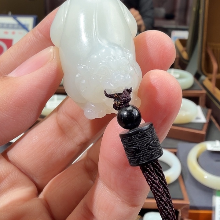 紫***儿和田玉（白玉）未镶嵌手镯