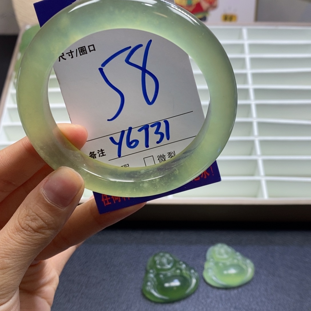 蛇纹石玉手镯未镶嵌