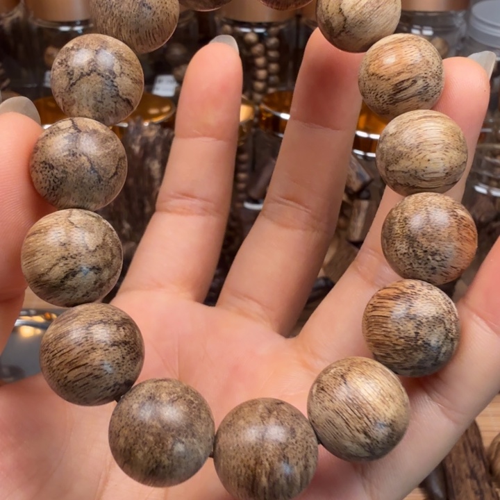 沉香碎屑沉香菩萨棋虎斑 1.5 的 21.9 克