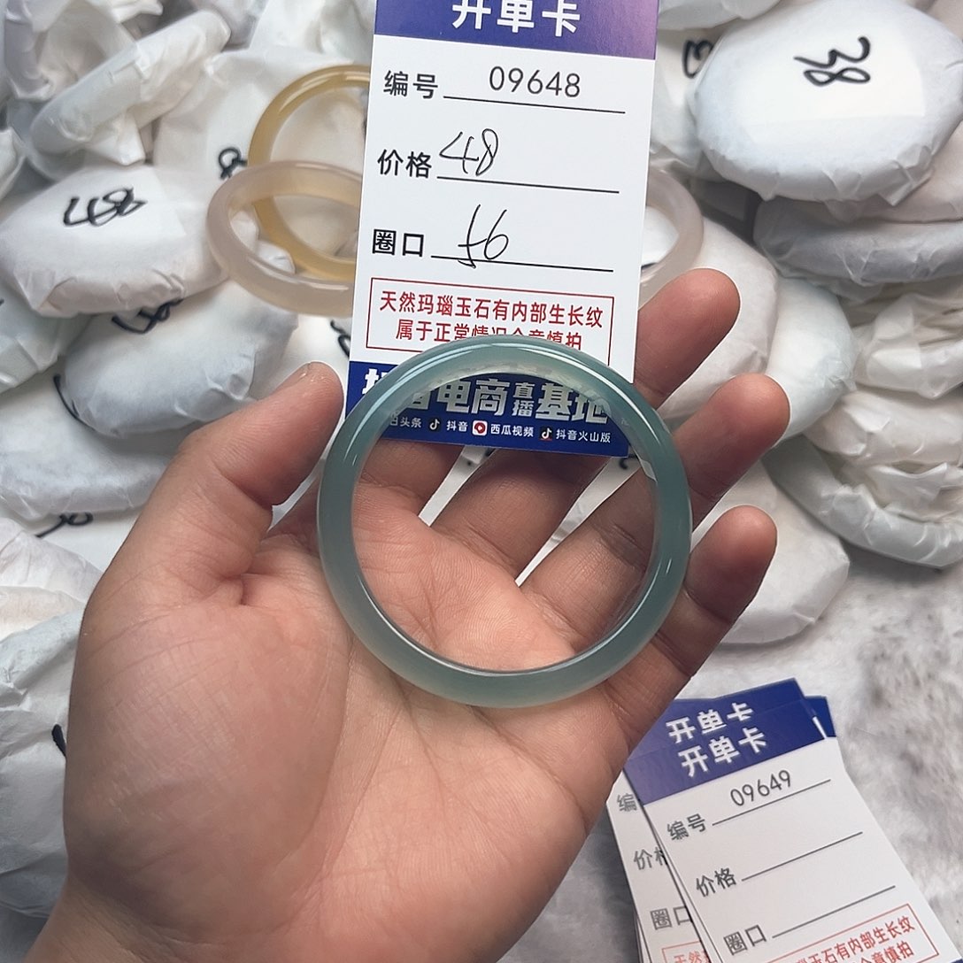 玛瑙/玉髓手镯未镶嵌648