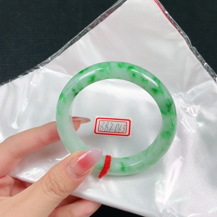 翡翠手镯未镶嵌天然翡翠手镯04