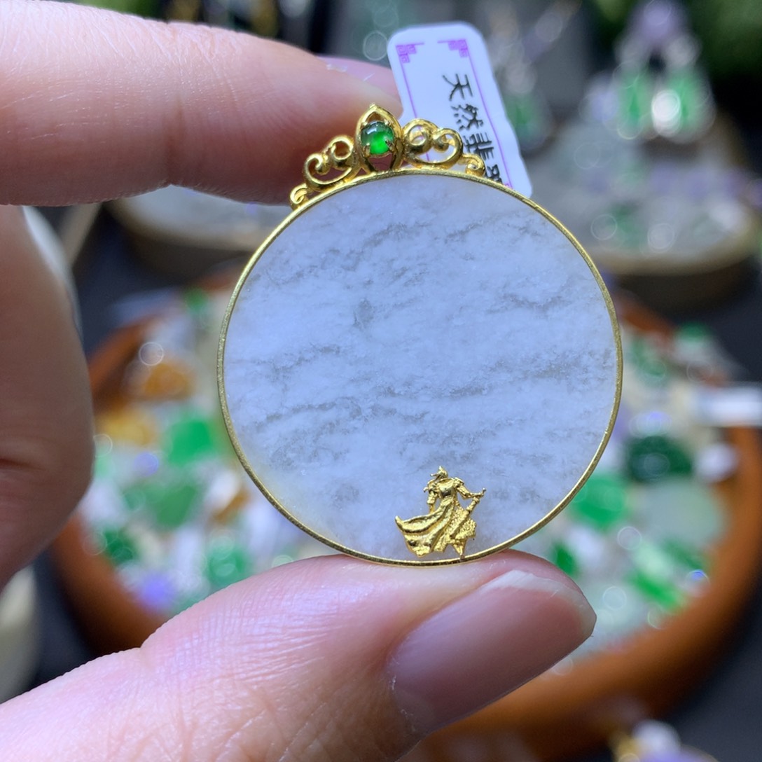 颈饰18K金镶嵌翡翠