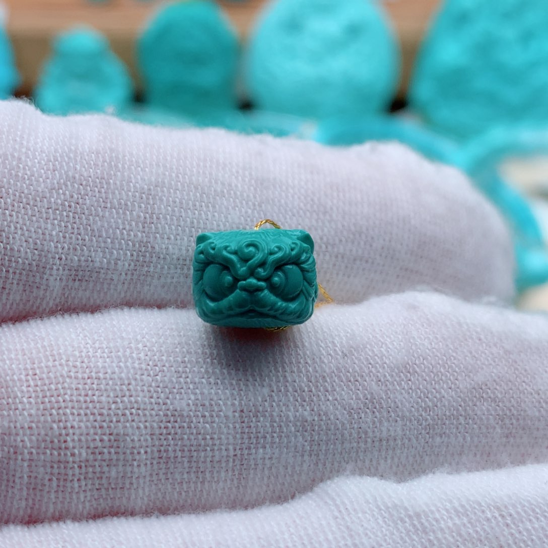 绿松石颈饰未镶嵌