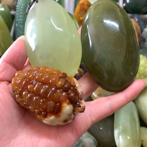 天***淡玉天然原石手工雕刻