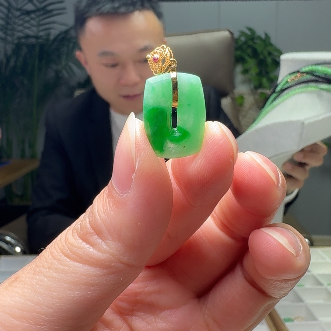 翡翠18K金镶嵌吊坠(不含链)天然