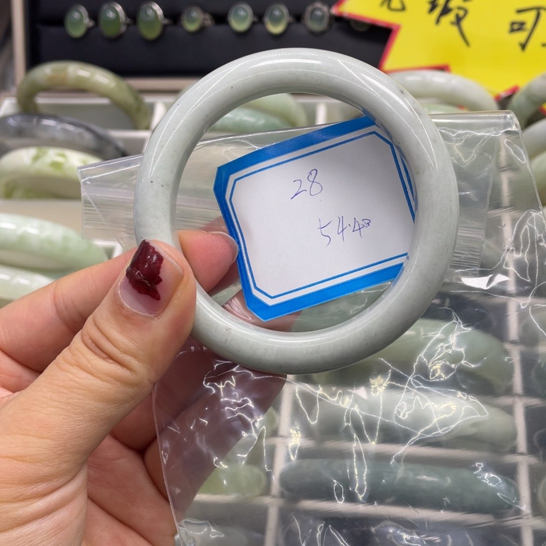 蛇纹石玉手镯未镶嵌