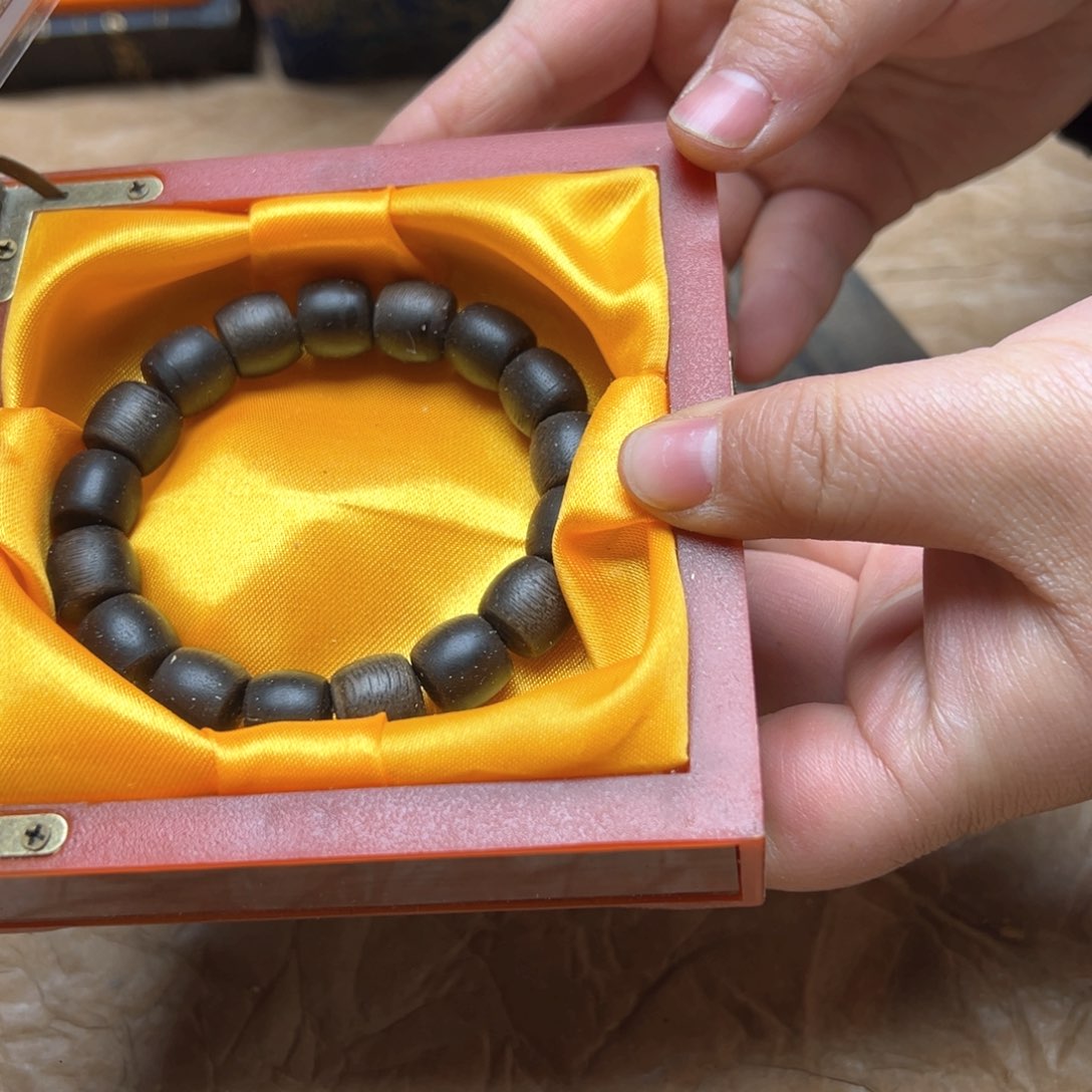 大叶紫檀（黑酸枝木类）