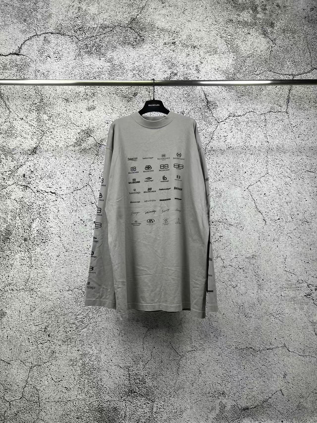 未使用 Balenciaga/巴黎世家 满印集合长袖/1码/RN0205