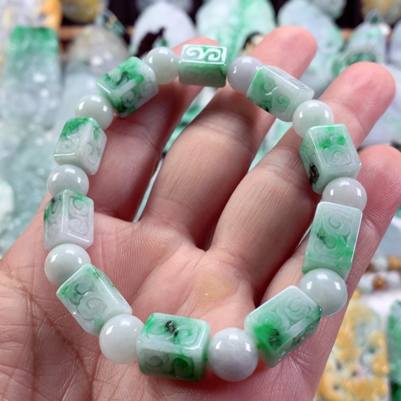 【闪购商品】翡翠吊坠(不含链)未镶嵌