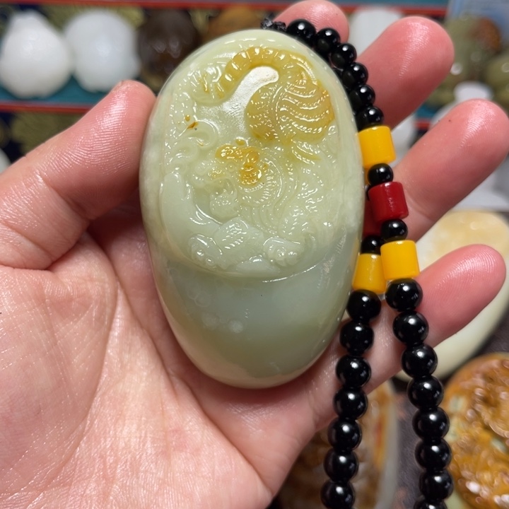 永***输石材天然方解石手把件不退换
