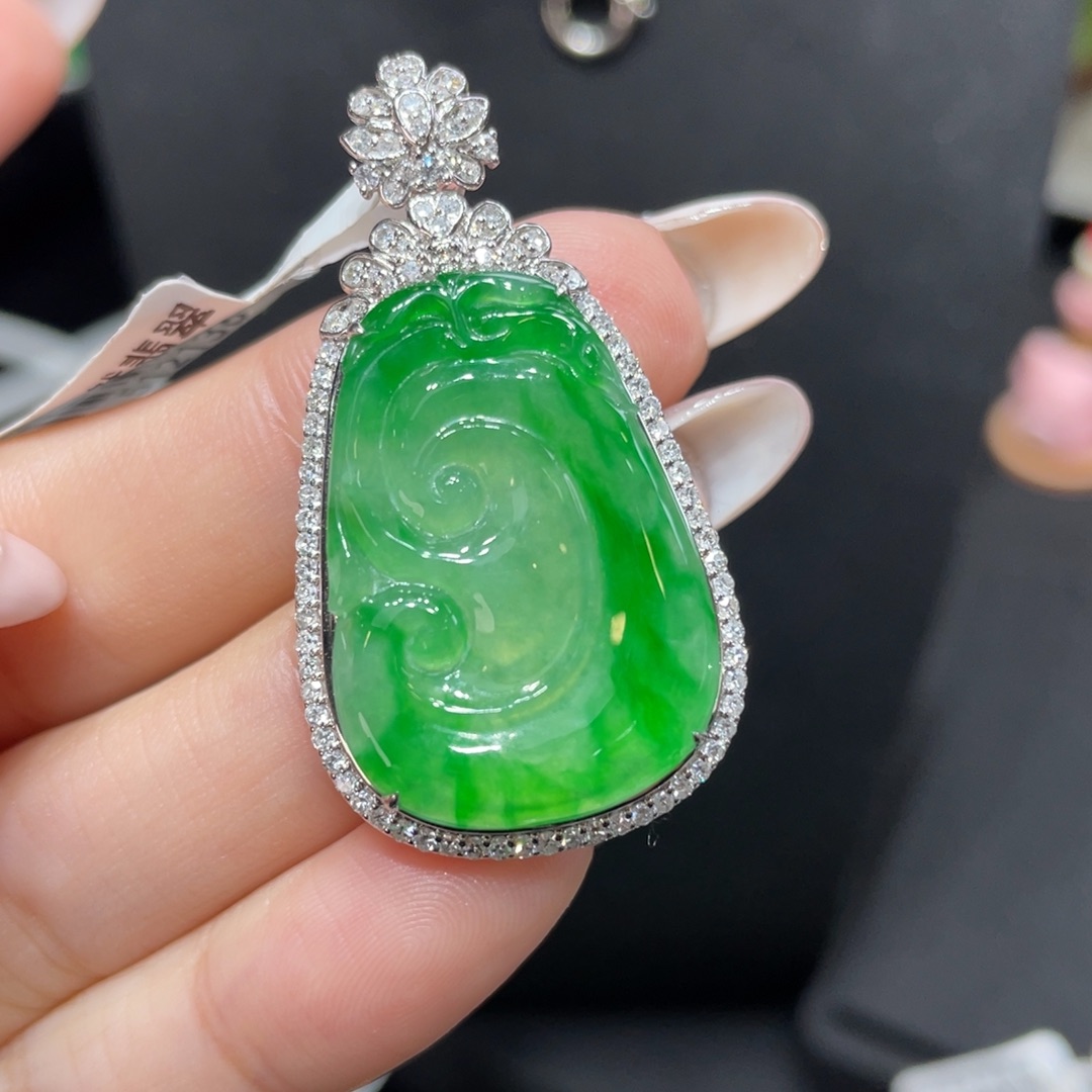 翡翠颈饰18K金镶嵌天然缅甸翡翠a货