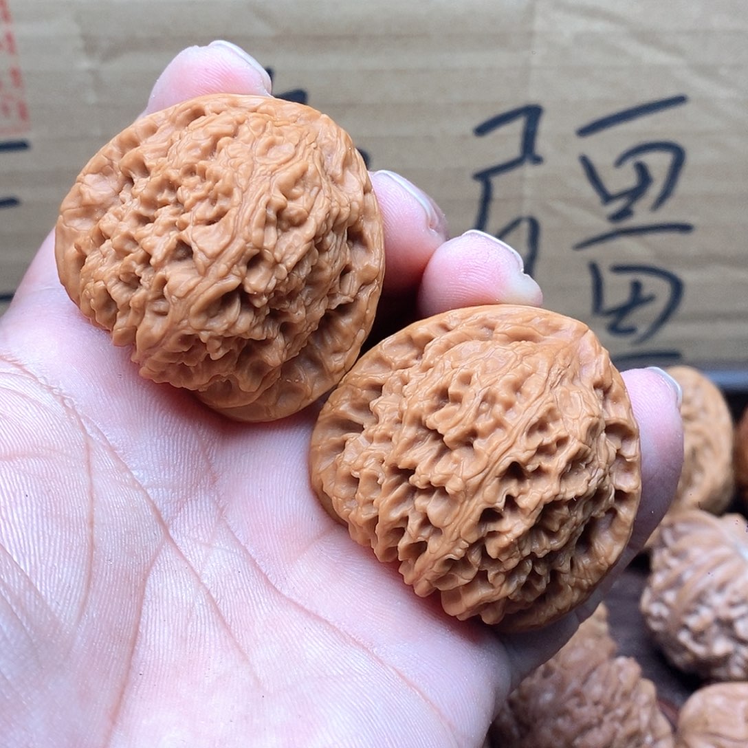 文玩核桃把件43三角疆………………