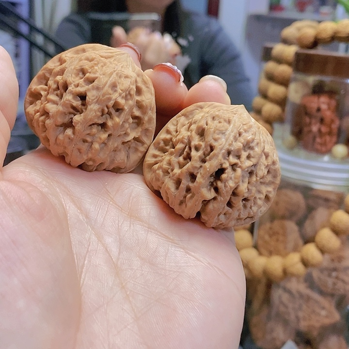 【闪购商品】文玩核桃把件42平谷凹底