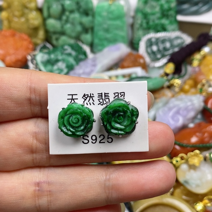 翡翠吊坠(赠链)未镶嵌微***A