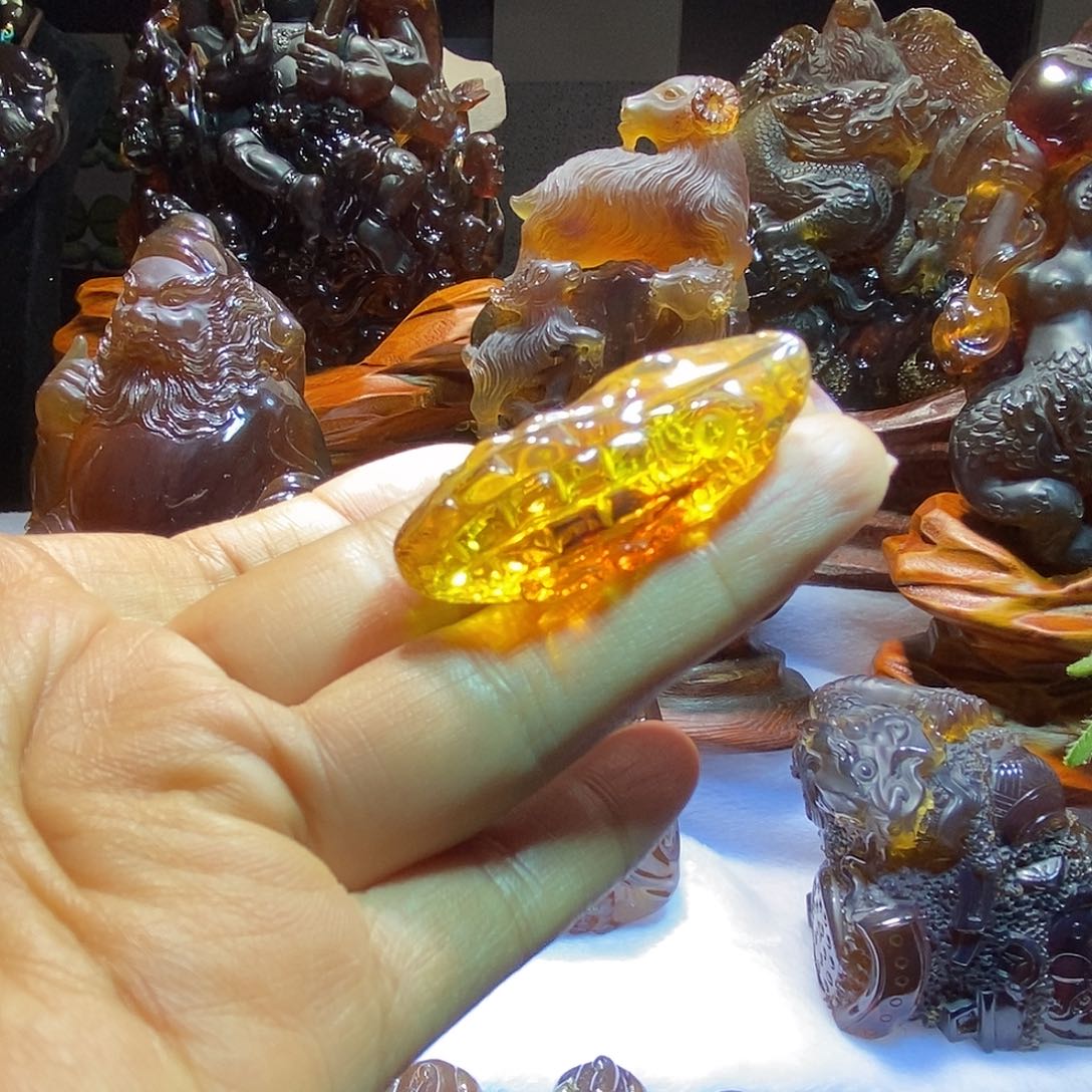 琥珀颈饰未镶嵌鳄鱼