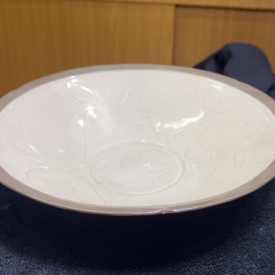 碗定窑刻花包银边大碗