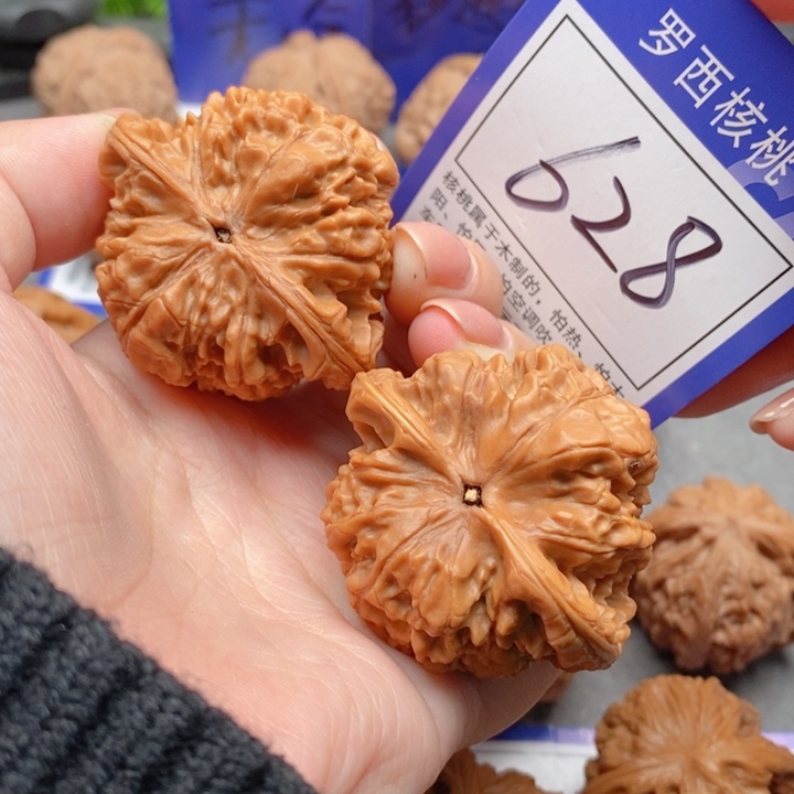 吊坠桃核谁****谁47官帽628