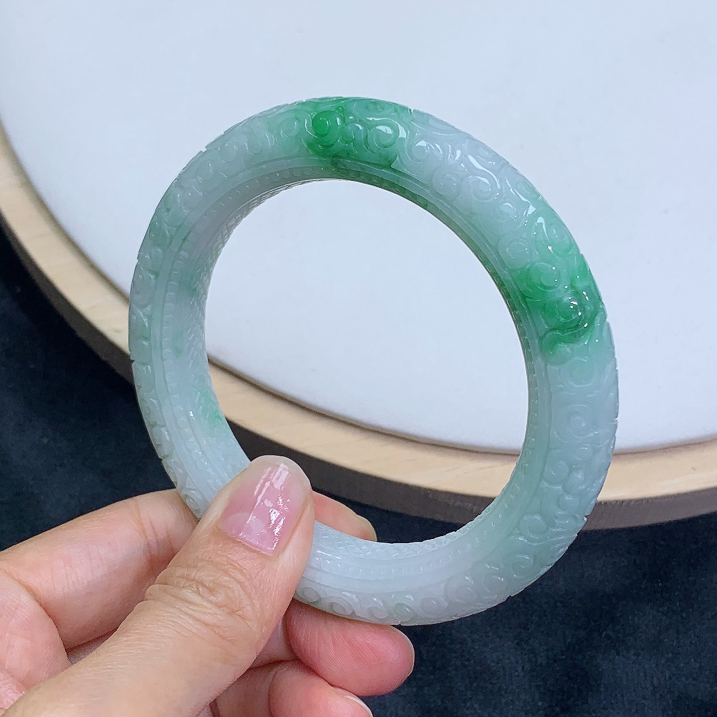 飘绿 雕花 圆条 手镯 70.56g 圈口56mm 缅甸天然A货翡翠玉