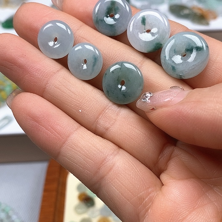翡翠颈饰未镶嵌一个60