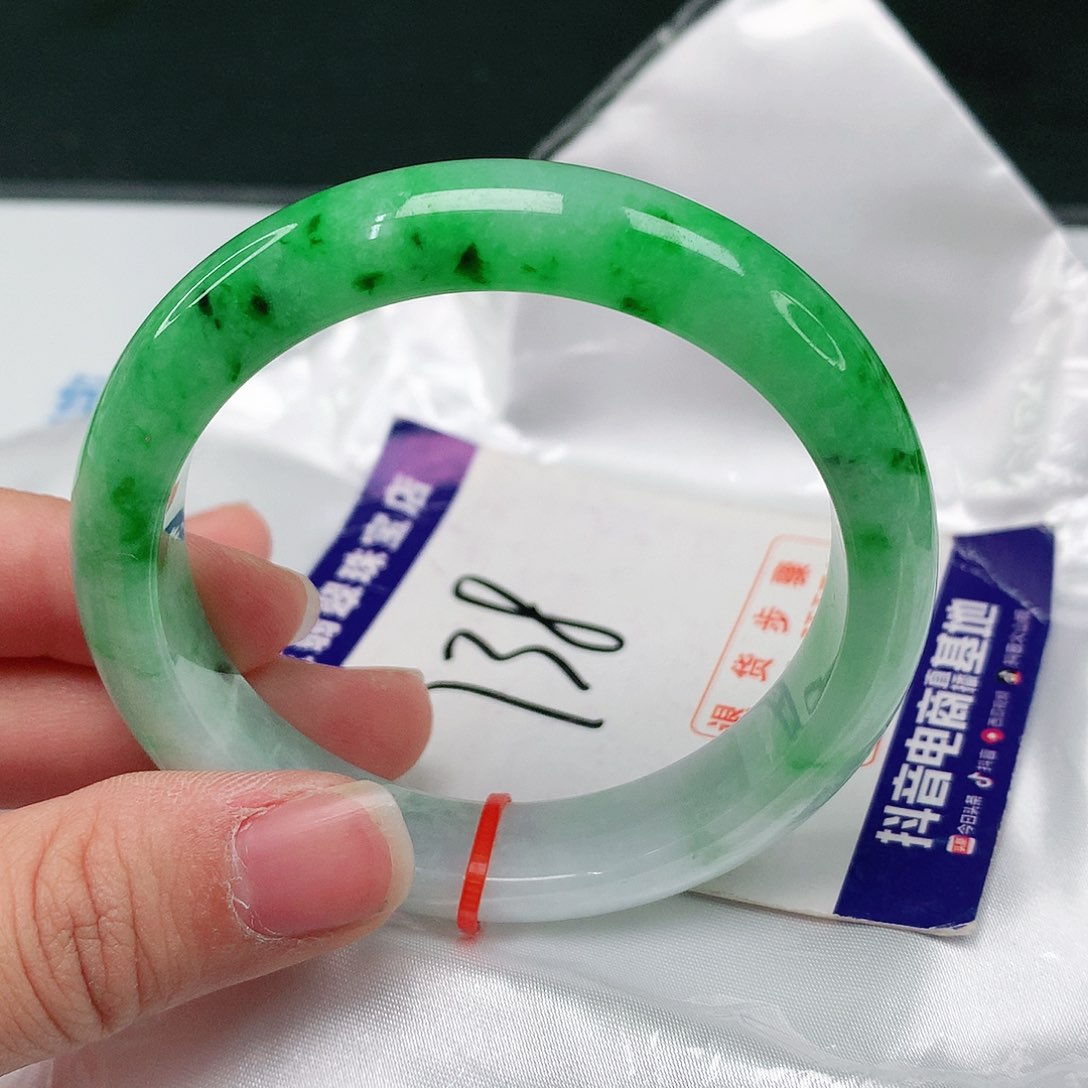 翡翠手镯未镶嵌翡翠