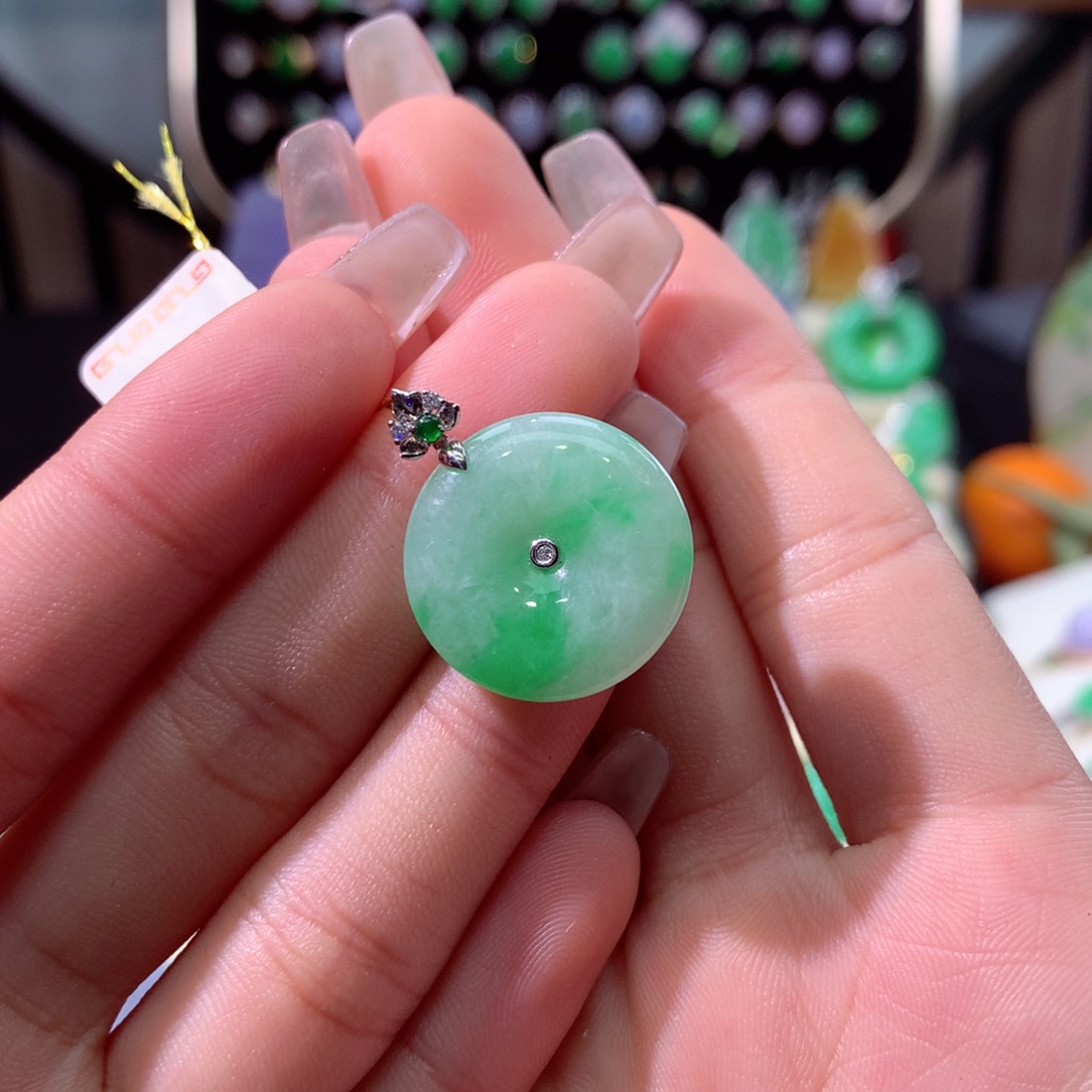 翡翠颈饰18K金镶嵌翡翠