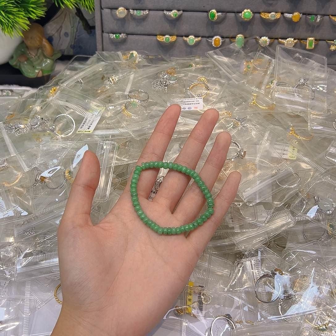 翡翠戒指未镶嵌翡翠