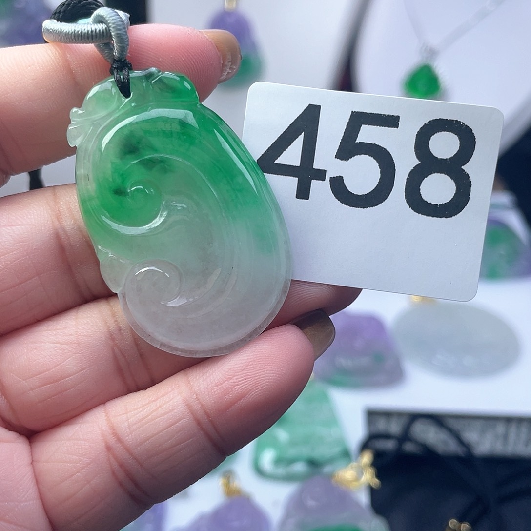 翡翠吊坠(赠链)未镶嵌