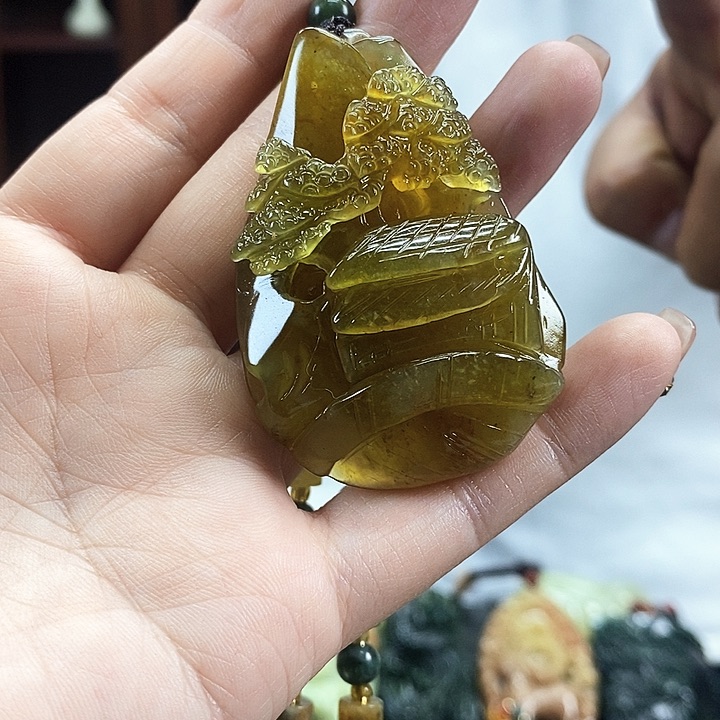 蛇纹石玉吊坠未镶嵌