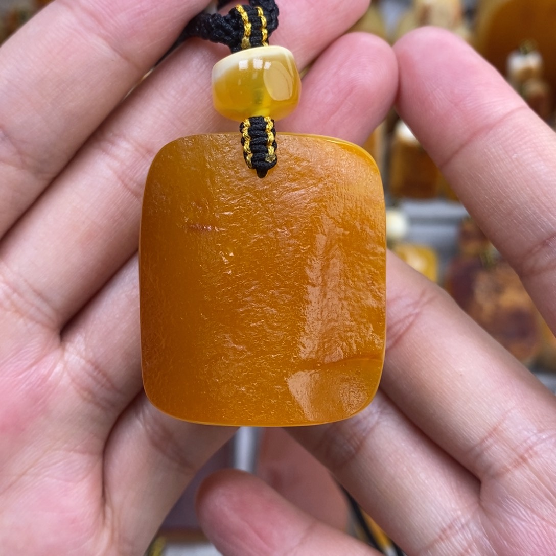 蜜蜡未镶嵌珠宝奇石