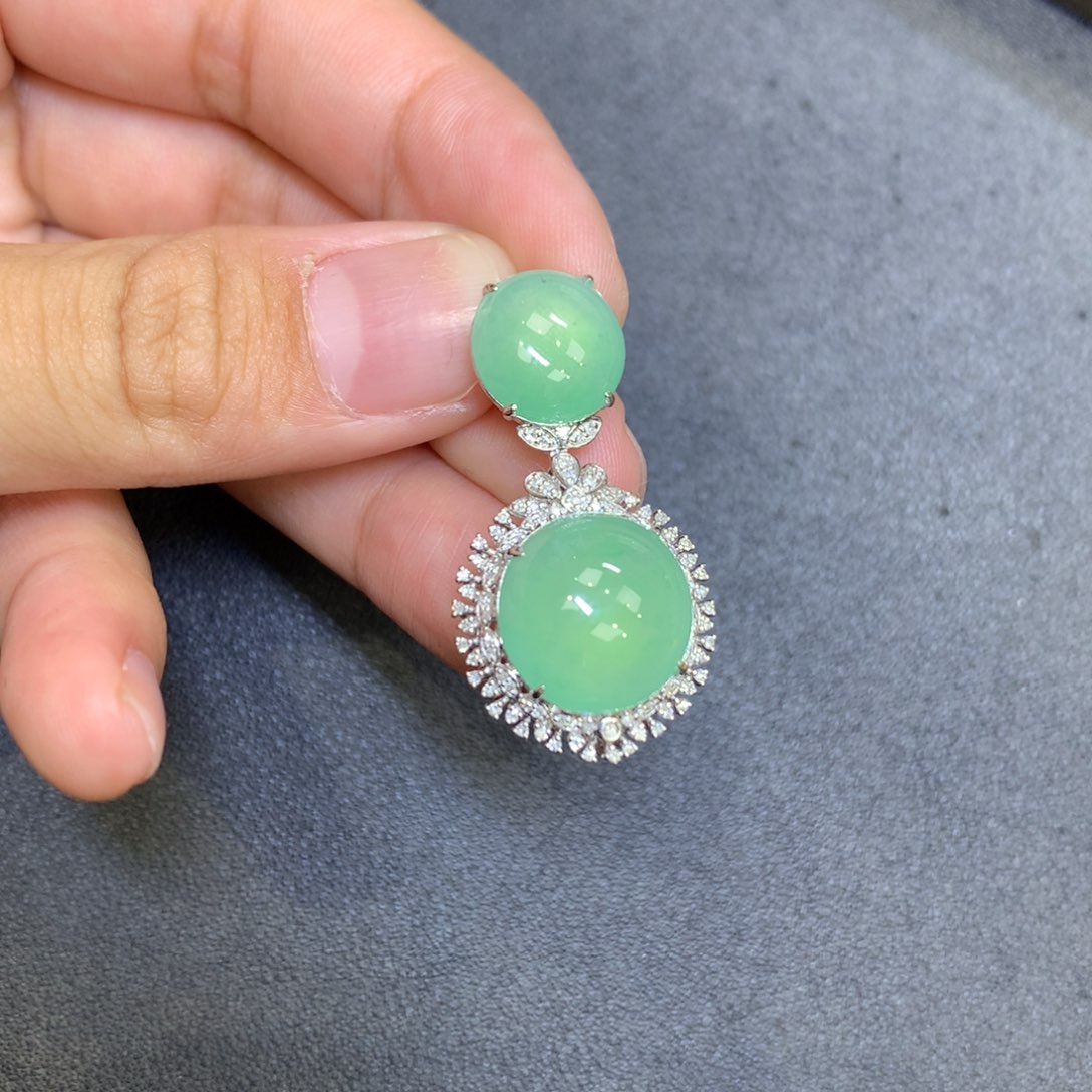 翡翠18K金镶嵌颈饰翡翠