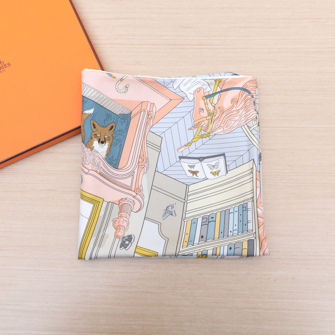 99新 Hermes/爱马仕 小花攀攀 拼色 桑蚕丝 “24号之谜”90丝巾