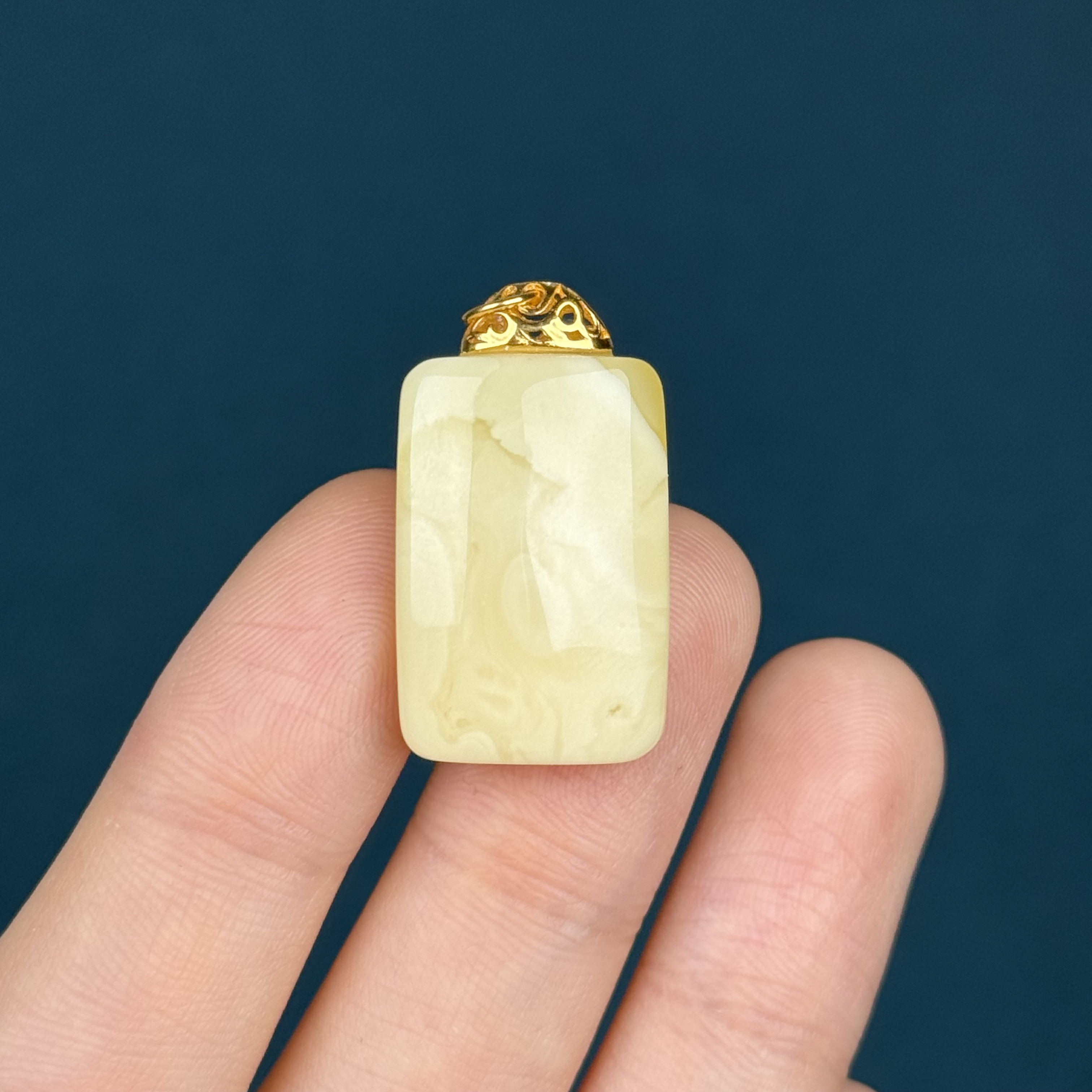 Y7605天然蜜蜡 鸡油黄满蜡白花无事牌 16*23*7mm支持复检假一罚十