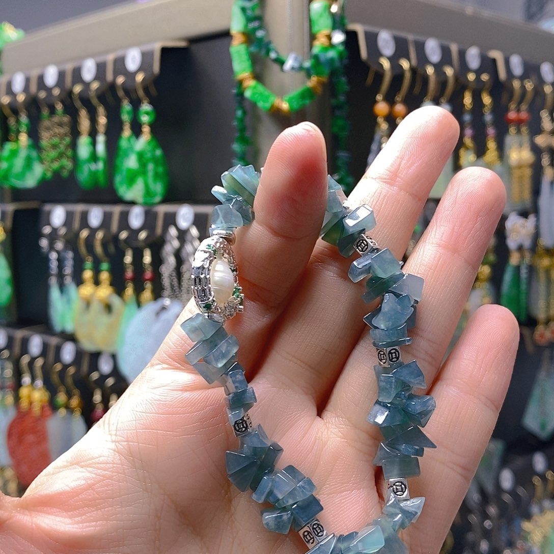 颈饰未镶嵌翡翠翡翠