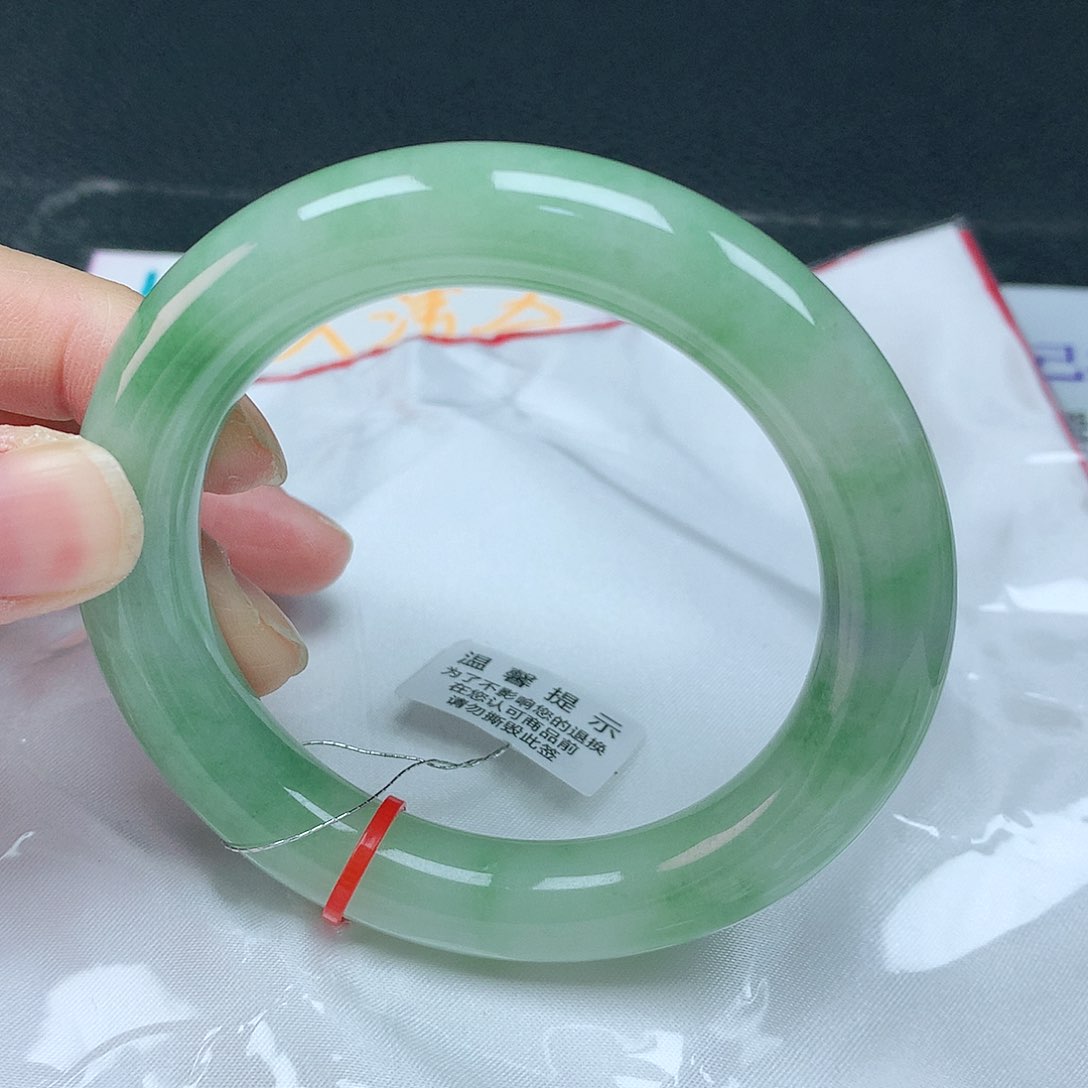 翡翠手镯未镶嵌57胖