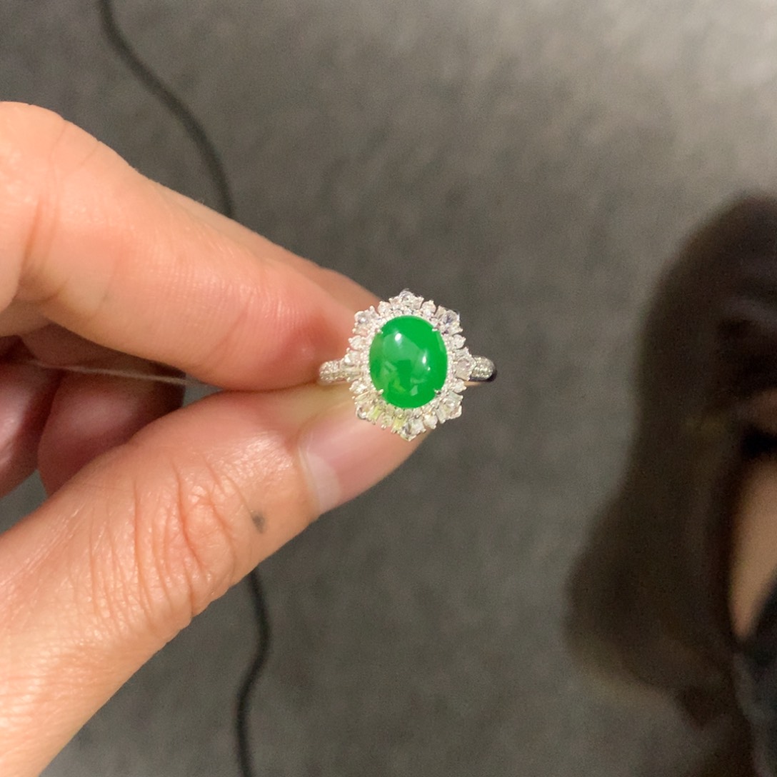 翡翠戒指18K金镶嵌大****e翡翠