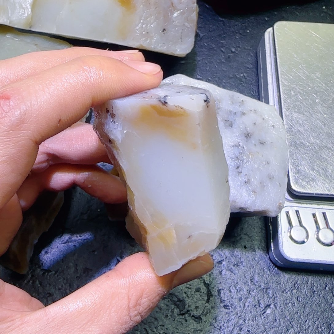 爨***朢和田玉未镶嵌珠宝半成品