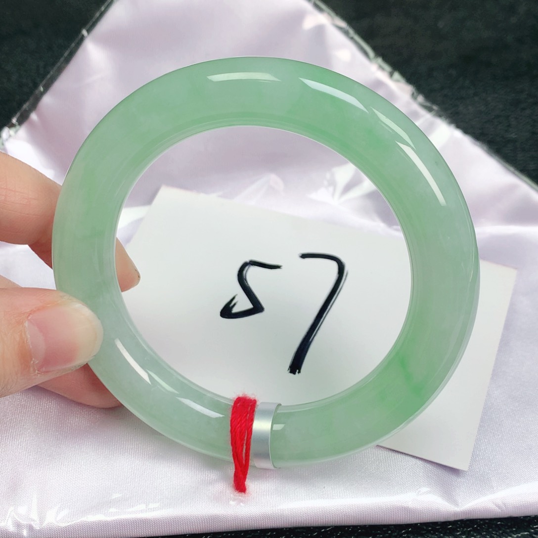 翡翠手镯未镶嵌57圆